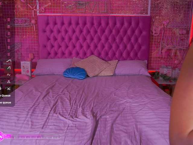 MadissonSoft's BongaCams show and profile