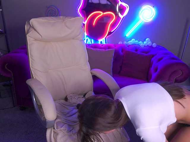 MadissonSoft's BongaCams show and profile