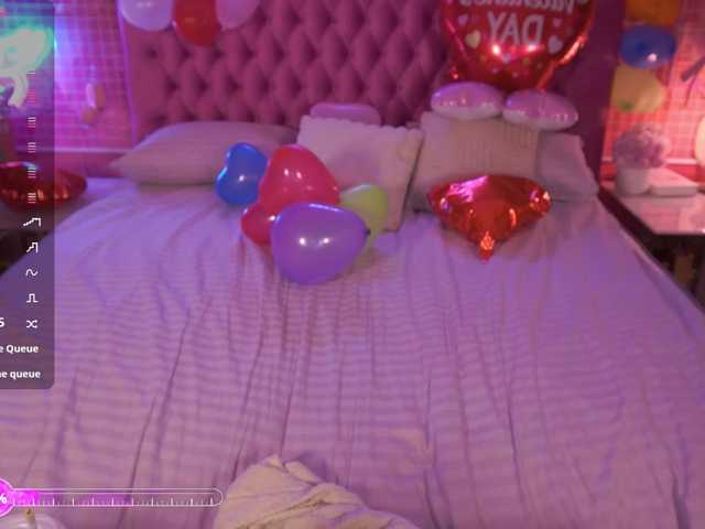 BongaCams MadissonSoft is Freechat MadissonSoft — A squirrel is sitting here with select nuts.