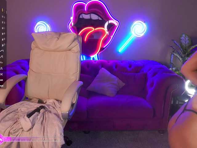 MadissonSoft's BongaCams show and profile