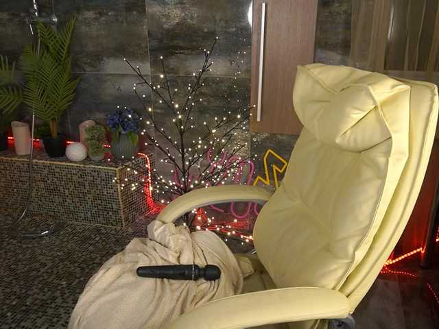 MadissonSoft's BongaCams show and profile