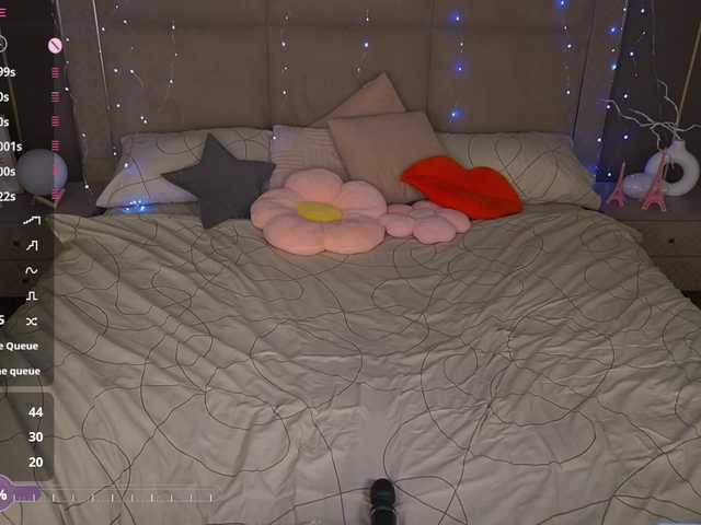 MadissonSoft's BongaCams show and profile