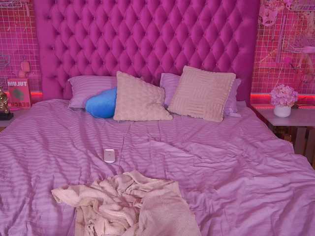 le modèle MadissonSoft est en webcam porno dans un show sur le site bongacams, il possède les tags suivants: White/Caucasian,Brunette,Shaved