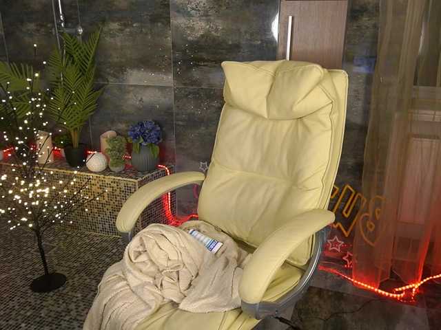 MadissonSoft's BongaCams show and profile