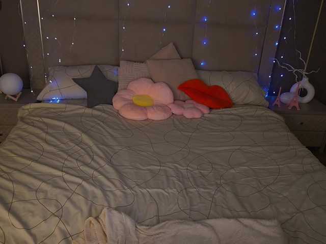 MadissonSoft's BongaCams show and profile