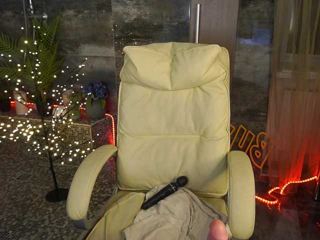 MadissonSoft's BongaCams show and profile