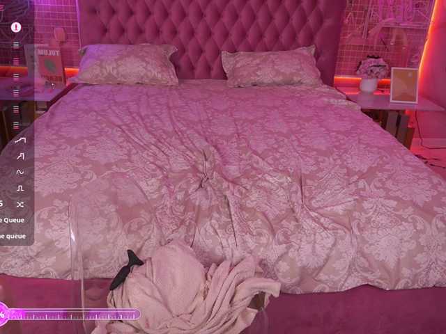 MadissonSoft's BongaCams show and profile