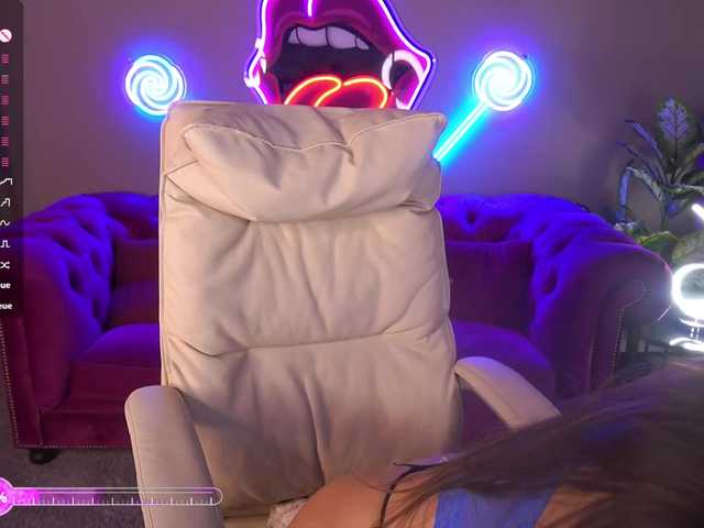 MadissonSoft's BongaCams show and profile