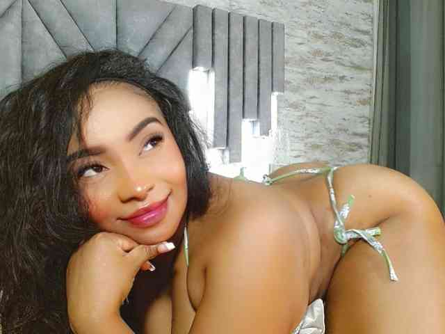 AnnieFoxx webcam