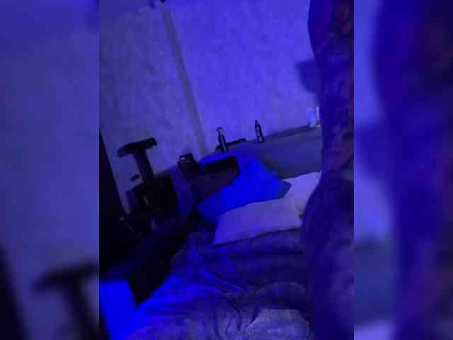 Redfoxygirl webcam