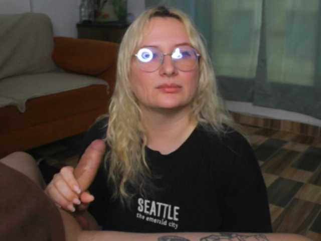 milkxangelx's BongaCams show and profile