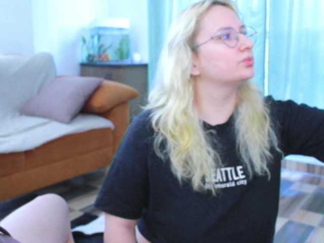 milkxangelx's BongaCams show and profile