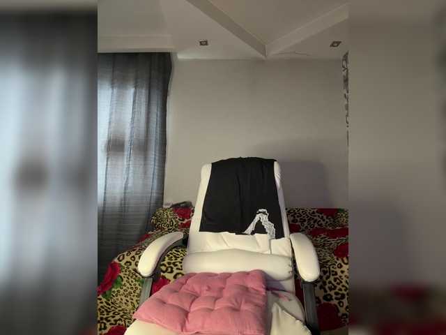 Eva-Bella's BongaCams show and profile