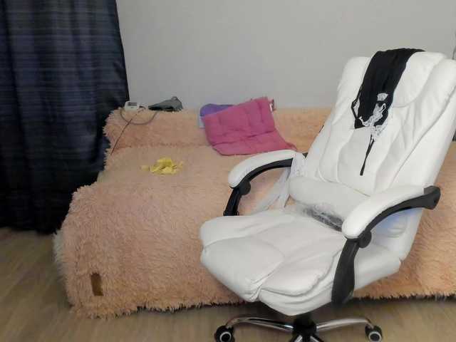 Eva-Bella's BongaCams show and profile