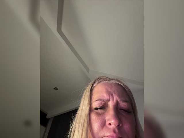 Eva-Bella's BongaCams show and profile