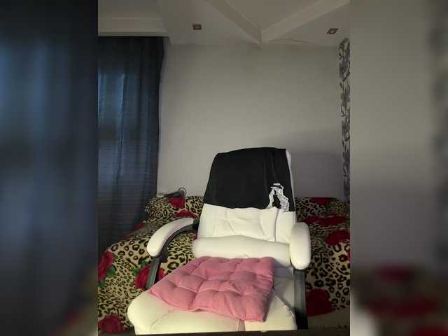 Eva-Bella's BongaCams show and profile