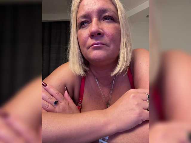 Eva-Bella's BongaCams show and profile