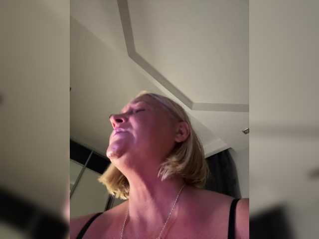 Eva-Bella's BongaCams show and profile