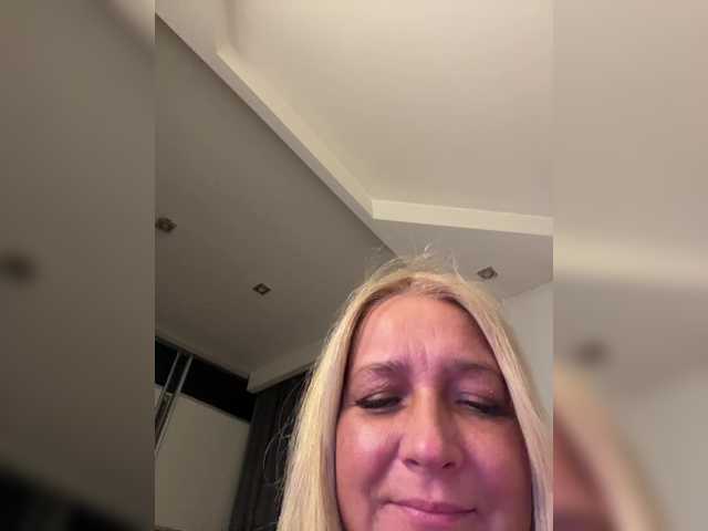 Eva-Bella's BongaCams show and profile