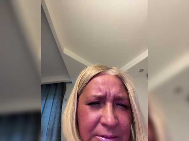 Eva-Bella's BongaCams show and profile