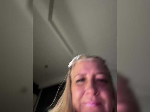 Eva-Bella's BongaCams show and profile