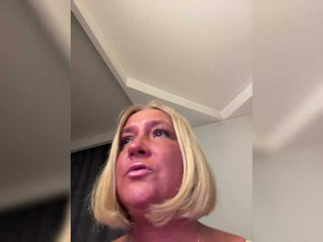 Eva-Bella's BongaCams show and profile