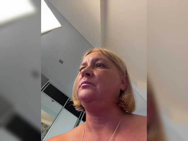 Eva-Bella's BongaCams show and profile