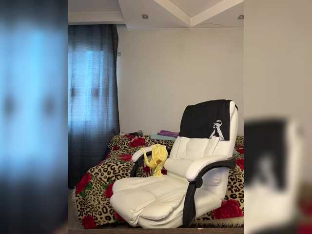 Eva-Bella's BongaCams show and profile