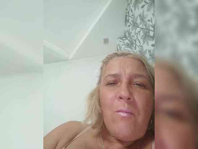 Eva-Bella webcam