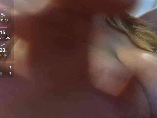 BlondieGirl webcam