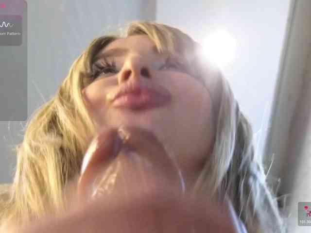 BlondieGirl webcam