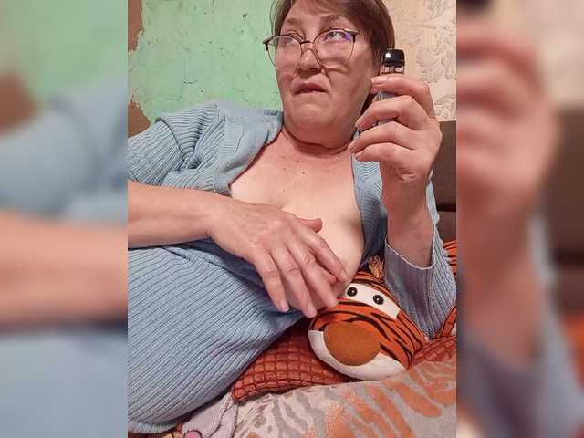 LizaLuxer's BongaCams show and profile