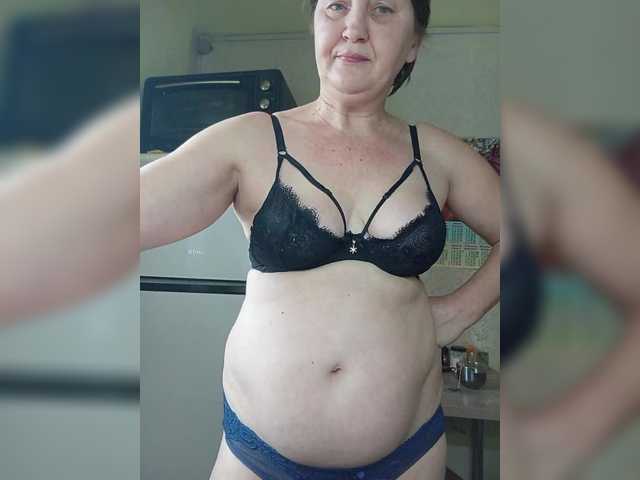 LizaLuxer's BongaCams show and profile