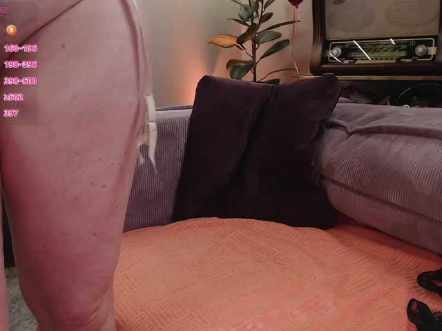 KarinaRouge's BongaCams show and profile