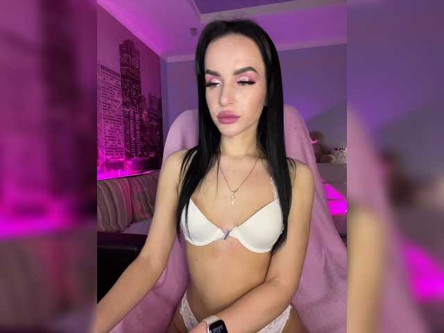 Hotgirlanasta's BongaCams show and profile