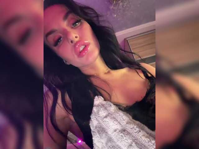 Hotgirlanasta's BongaCams show and profile