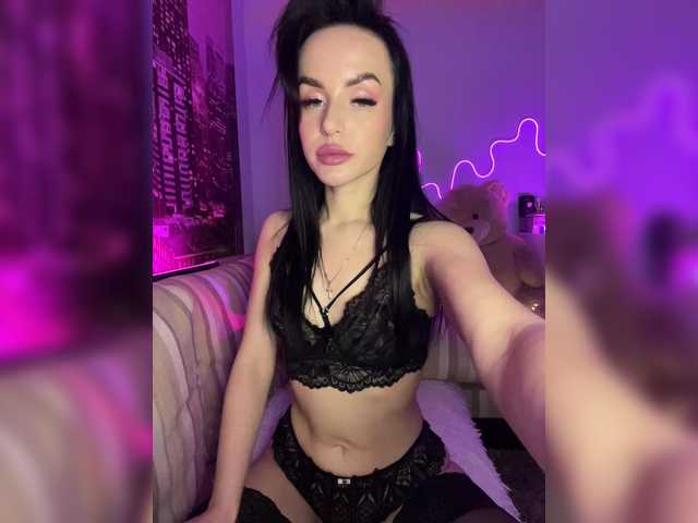 Hotgirlanasta's BongaCams show and profile