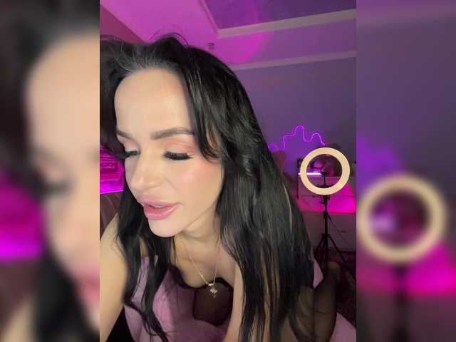 Hotgirlanasta's BongaCams show and profile