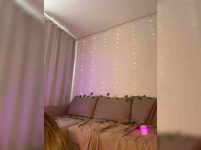 DearAmiira webcam