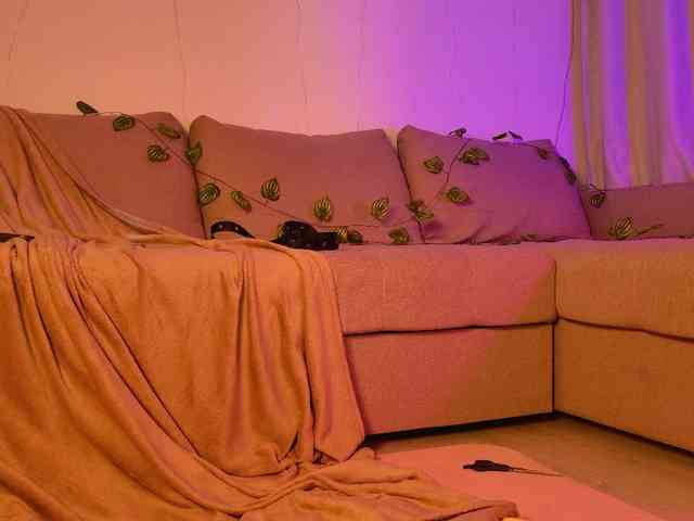 DearAmiira webcam
