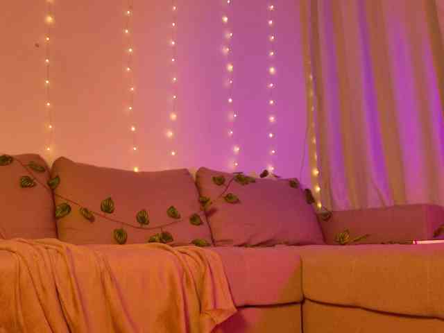DearAmiira webcam