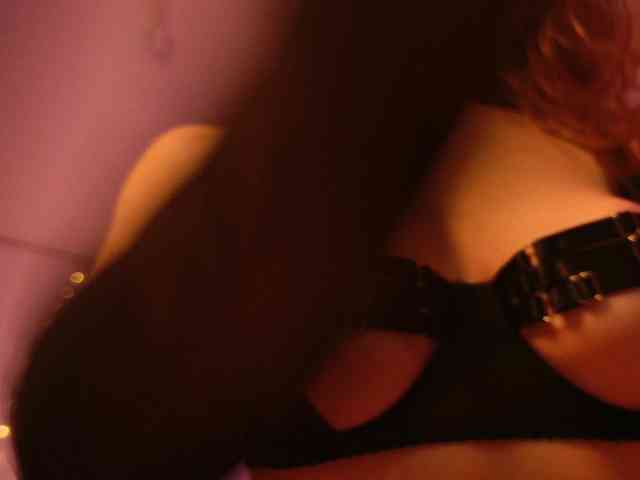 DearAmiira webcam