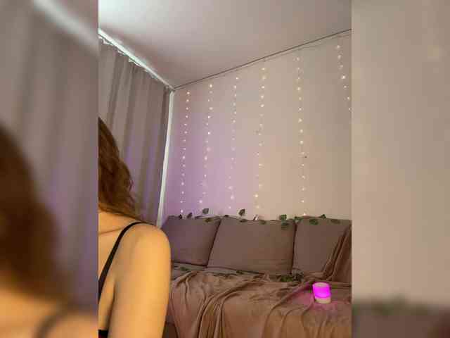 DearAmiira webcam