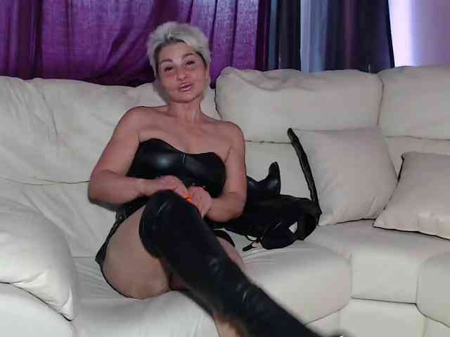 SquirtyMOMMY webcam