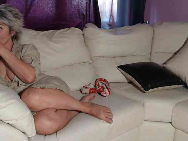 SquirtyMOMMY webcam
