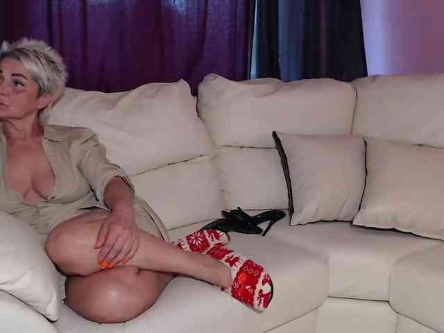 SquirtyMOMMY webcam