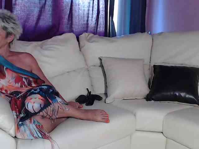 SquirtyMOMMY webcam