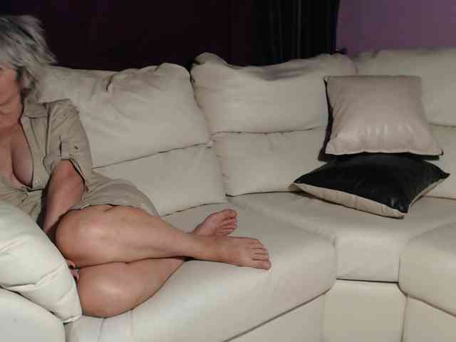 SquirtyMOMMY webcam