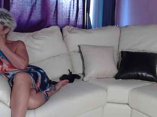 SquirtyMOMMY webcam