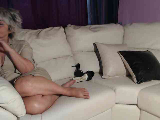 SquirtyMOMMY webcam
